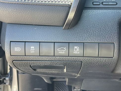 Used 2022 Toyota Camry SE image 6