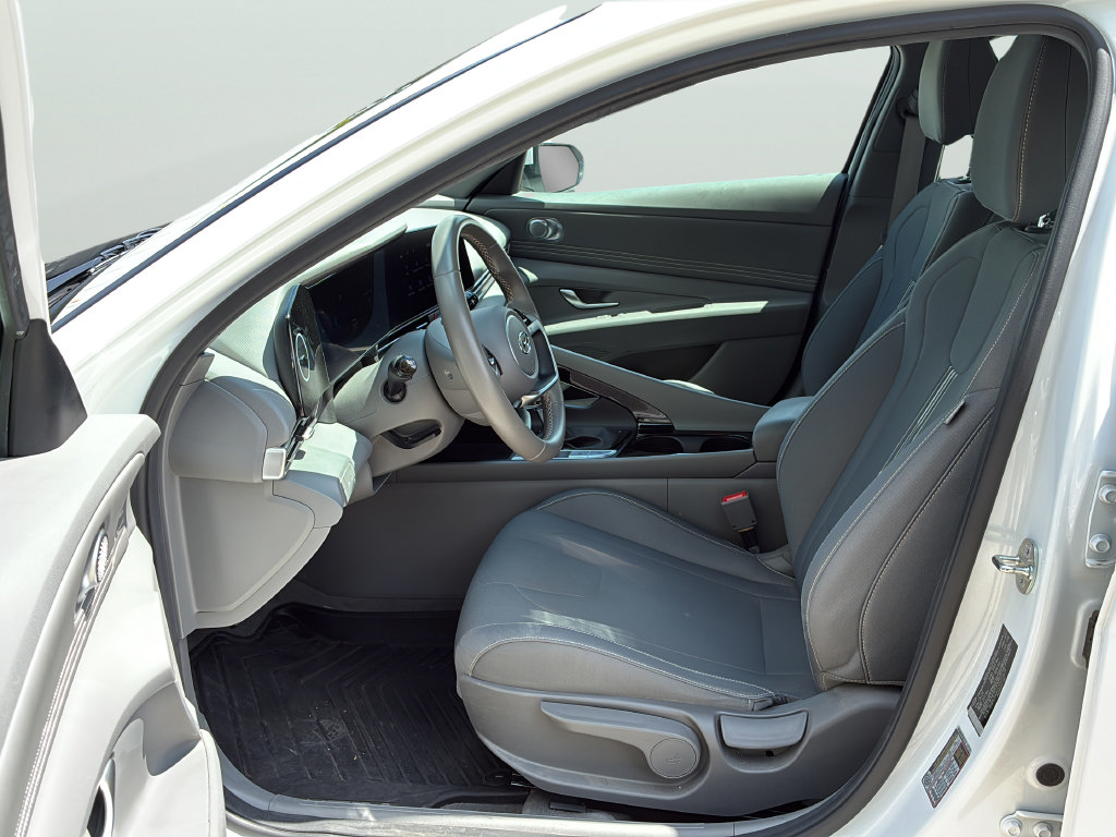 Used 2023 Hyundai Elantra SEL w/ Convenience Package FWD image 10