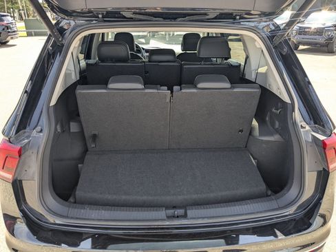 Used 2024 Volkswagen Tiguan SE image 36