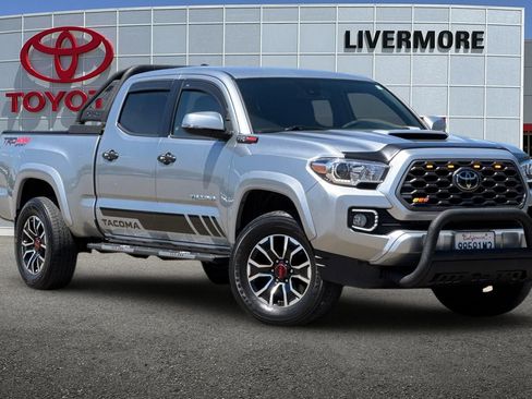 Used 2022 Toyota Tacoma TRD Sport w/ Technology Package AWD/4WD image 2