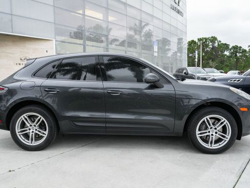 Used 2022 Porsche Macan Base image 10