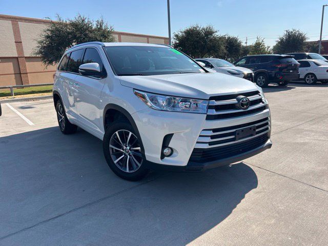 Used 2018 Toyota Highlander XLE FWD image 1