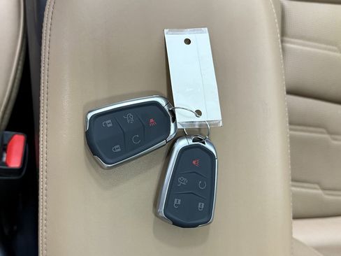 Used 2018 Cadillac XT5 Platinum w/ Driver Assist Package AWD/4WD image 38
