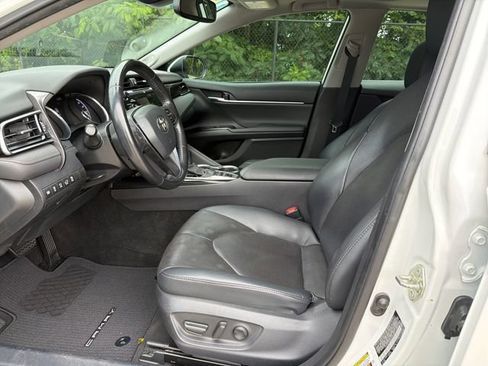 Used 2020 Toyota Camry XLE w/ Driver Assist Package FWD image 11
