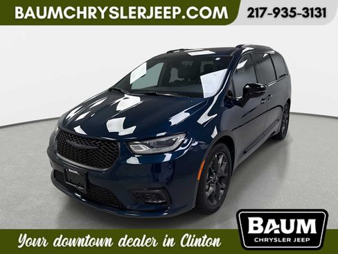 Used 2025 Chrysler Pacifica Limited FWD image 1