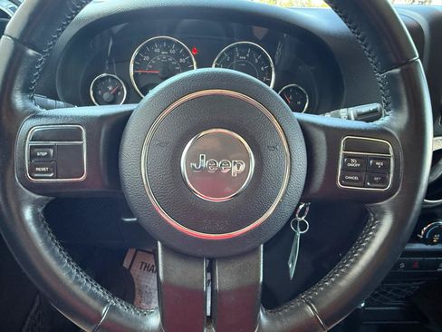 Used 2017 Jeep Wrangler Unlimited Sahara AWD/4WD image 19