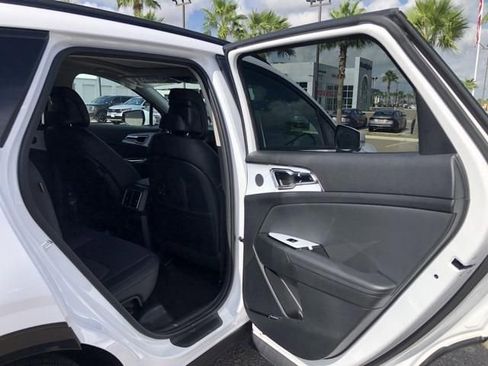 New 2025 Kia Sportage SX FWD image 16