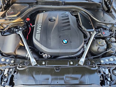 Used 2024 BMW 540i xDrive w/ Premium Package image 27