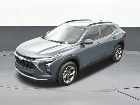 Used 2025 Chevrolet Trax LT FWD image 63
