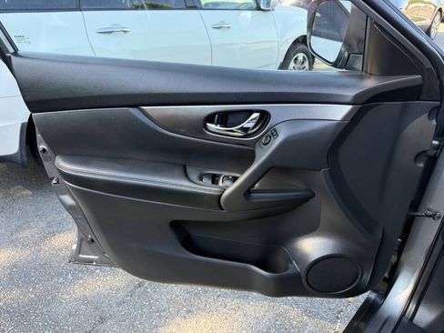 Used 2016 Nissan Rogue S AWD/4WD image 22