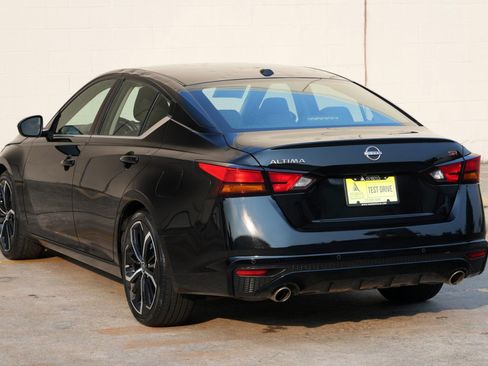 Used 2023 Nissan Altima 2.5 SR FWD image 41