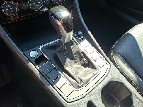 Certified 2024 Volkswagen Jetta SE w/ Panoramic Sunroof Package FWD image 22
