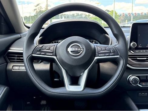 Certified 2025 Nissan Altima 2.5 SV FWD image 15