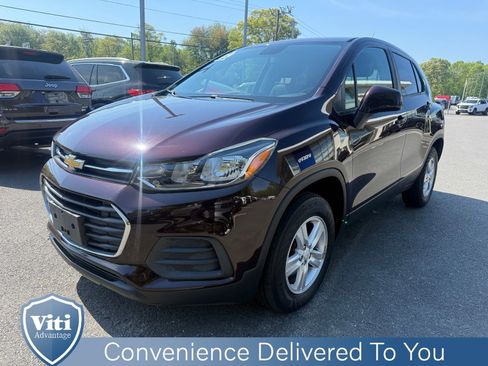 Used 2020 Chevrolet Trax LS w/ Tint and Cruise Package AWD/4WD image 4