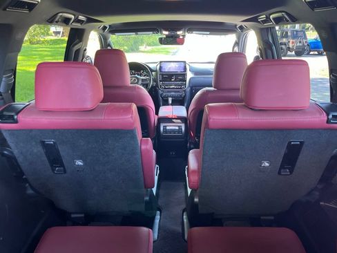 Used 2023 Lexus GX 460 Premium w/ Accessory Package AWD/4WD image 37