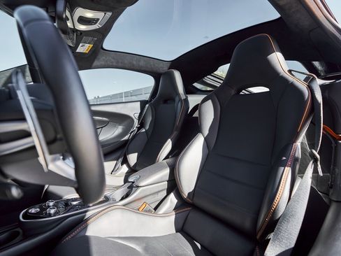 Used 2023 McLaren GT image 42