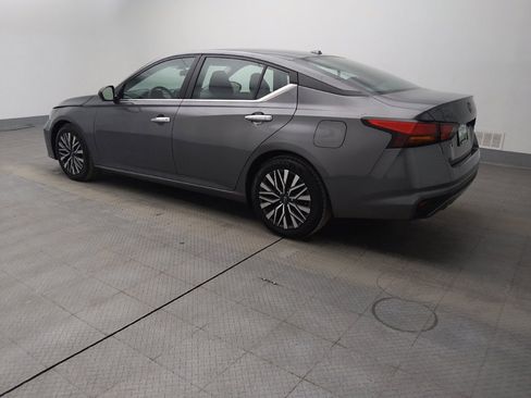 Used 2024 Nissan Altima 2.5 SV image 3
