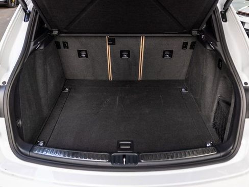 Certified 2025 Porsche Macan S image 40