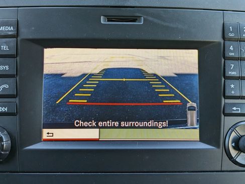 Used 2017 Mercedes-Benz Metris Passenger image 25