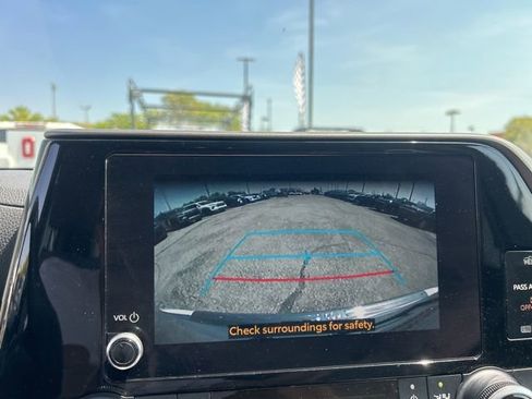 Used 2023 Toyota Highlander L image 22