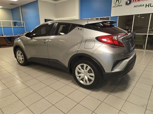 Used 2020 Toyota C-HR LE image 6