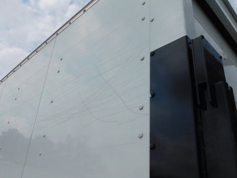 Used 2020 Isuzu NPR image 35