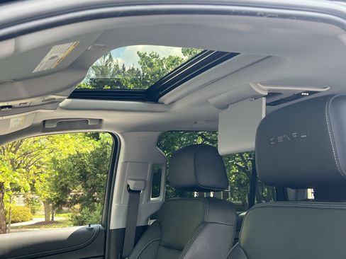 Used 2019 GMC Yukon Denali w/ Denali Ultimate Package AWD/4WD image 23