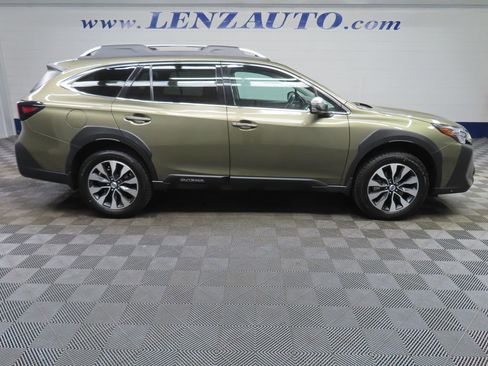 Used 2023 Subaru Outback Touring AWD/4WD image 2