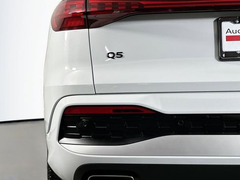 Used 2025 Audi Q5 Premium w/ Convenience Package image 17