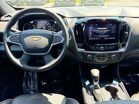 Used 2023 Chevrolet Traverse Premier AWD/4WD image 2