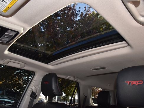 Used 2020 Toyota 4Runner Venture image 33