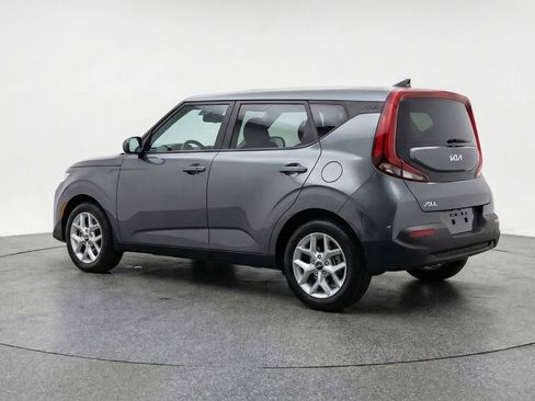 Used 2025 Kia Soul LX w/ LX Technology Package FWD image 6
