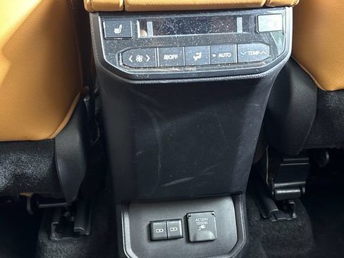 Used 2023 Toyota Highlander Platinum AWD/4WD image 27