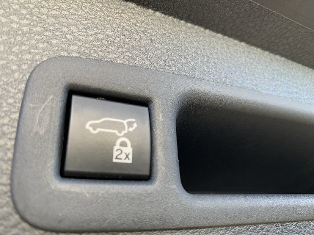 Certified 2024 Toyota Sienna XSE FWD image 40