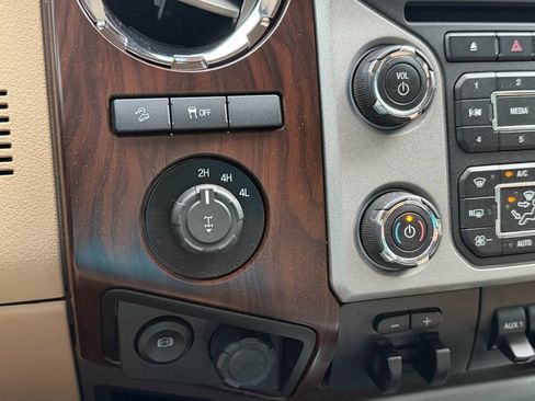 Used 2016 Ford F250 Lariat w/ Lariat Ultimate Package AWD/4WD image 31