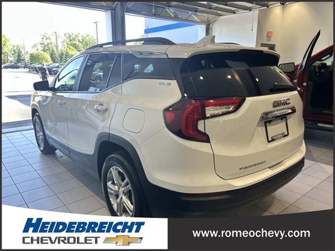 Used 2023 GMC Terrain SLE w/ Driver Convenience Package FWD image 5
