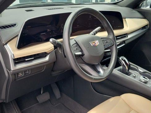 Certified 2024 Cadillac XT4 Luxury w/ Cold Weather Package FWD image 10