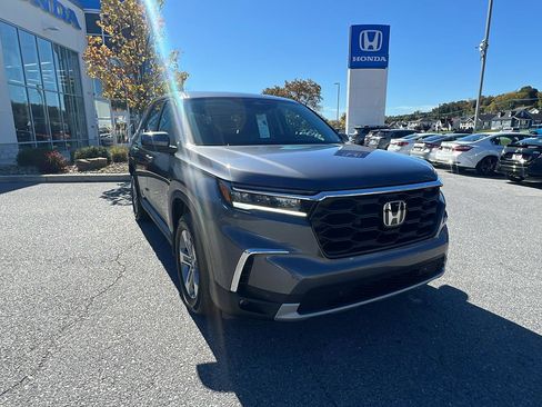New 2025 Honda Pilot EX-L image 2