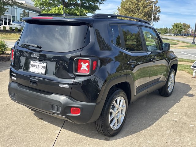 Used 2022 Jeep Renegade Latitude AWD/4WD image 3