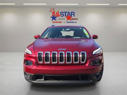 Used 2017 Jeep Cherokee Latitude image 2
