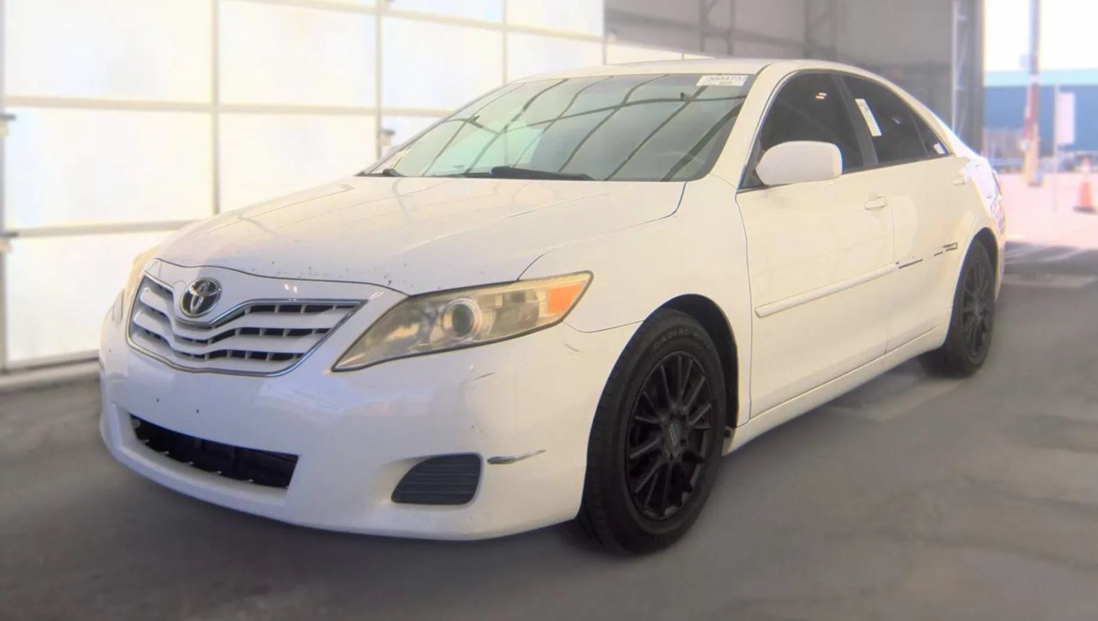 Used 2011 Toyota Camry LE FWD image 1