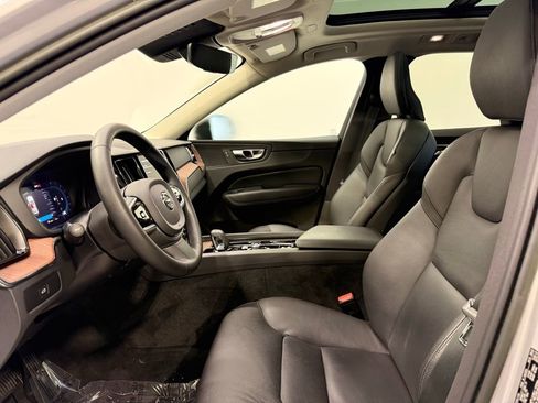 Used 2023 Volvo XC60 B5 Plus w/ Climate Package image 12