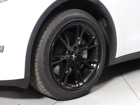 Used 2023 Tesla Model Y Long Range image 19