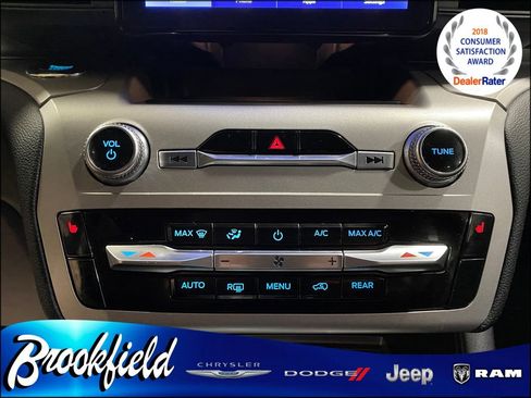 Used 2022 Ford Explorer XLT image 24