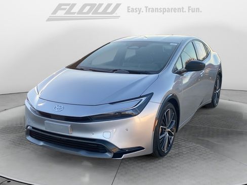 Used 2024 Toyota Prius XLE image 3