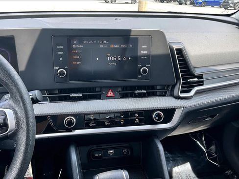 Used 2025 Kia Sportage LX AWD/4WD image 33