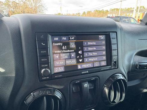 Used 2018 Jeep Wrangler Rubicon AWD/4WD image 22