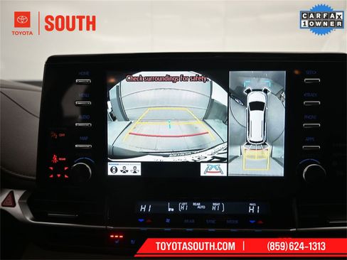 Used 2024 Toyota Sienna Platinum image 19