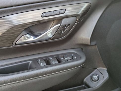 Used 2024 GMC Terrain SLT image 16