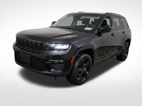 Used 2023 Jeep Grand Cherokee Limited w/ Black Appearance Package AWD/4WD image 9